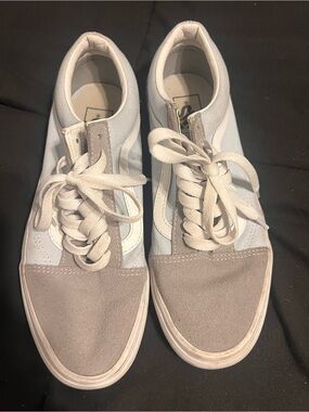 Vans Women's Low-Top Flats in Light Gray and White